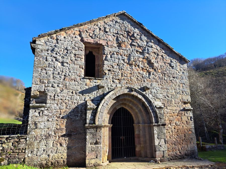 Disfrutando de las vistas desde la cima de Azkenatz