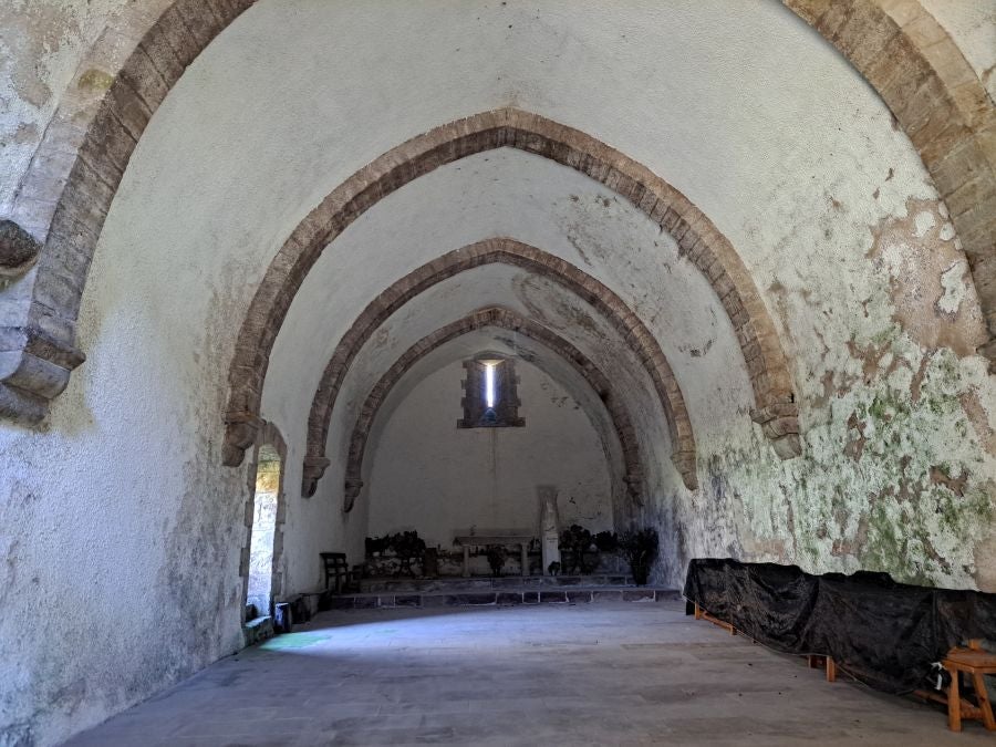 Disfrutando de las vistas desde la cima de Azkenatz