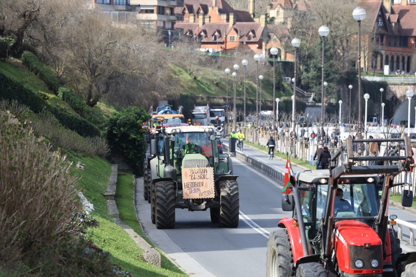 Nueva jornada de protesta de los baserritarras guipuzcoanos