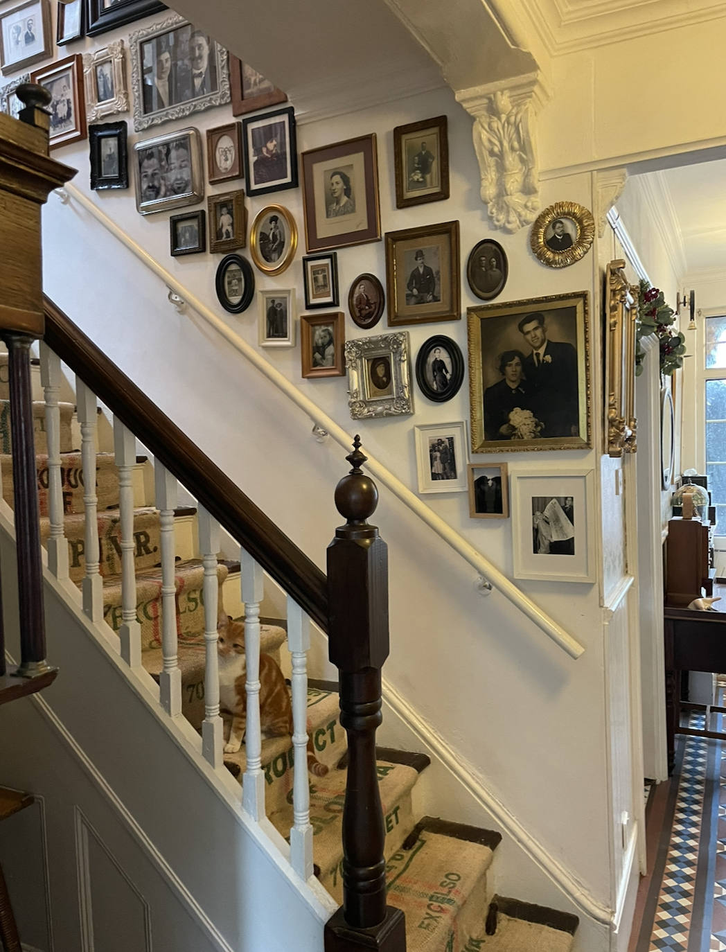 Imagen secundaria 1 - Algunos de los rincones de la casa de Irurzun decorada por él mismo