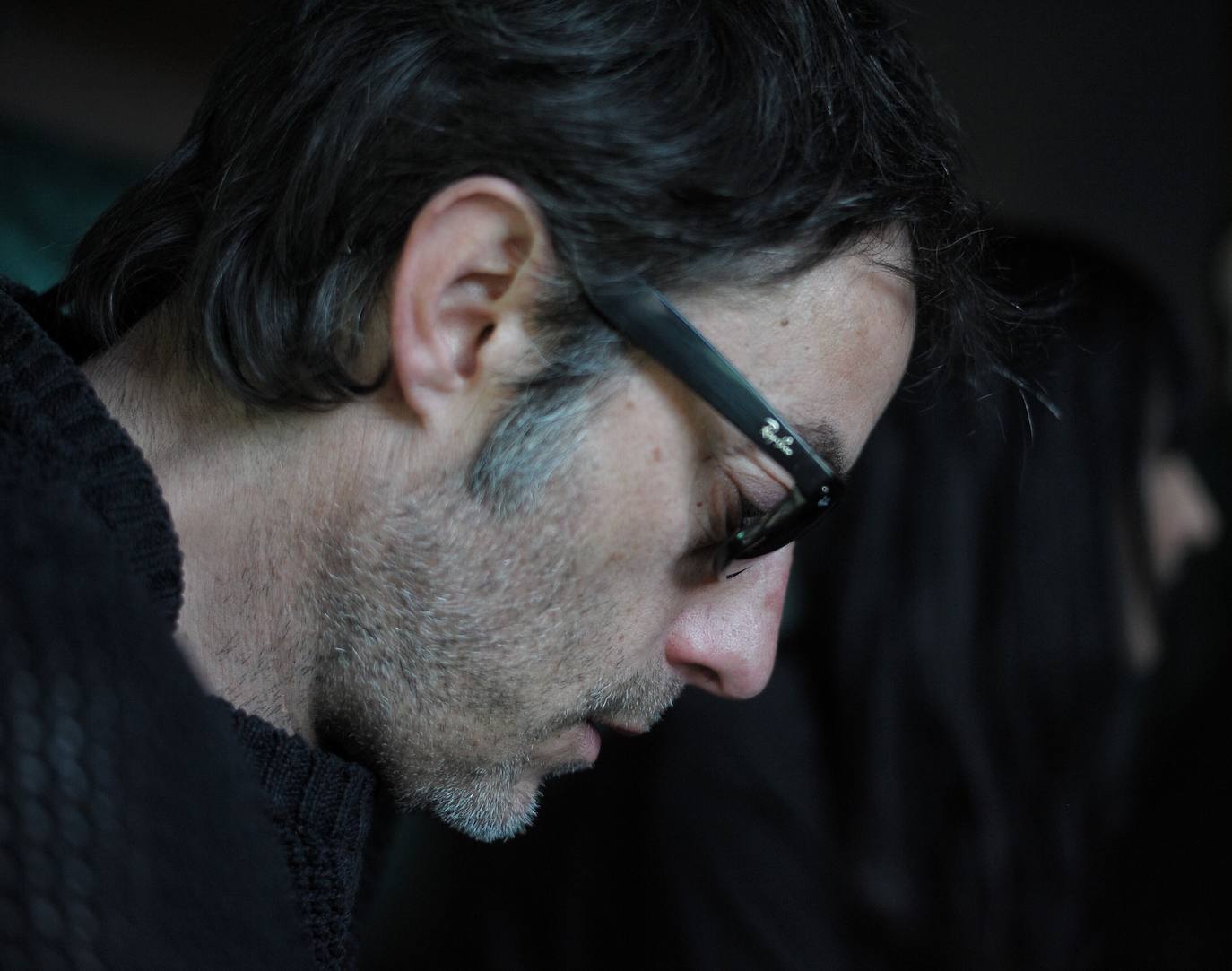 Dani Ulecia, bajista de El Columpio Asesino, en una sesión de fotos.