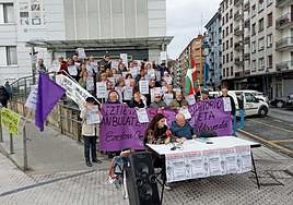 La plataforma ciudadana OPA se concentró este viernes en Iztieta.