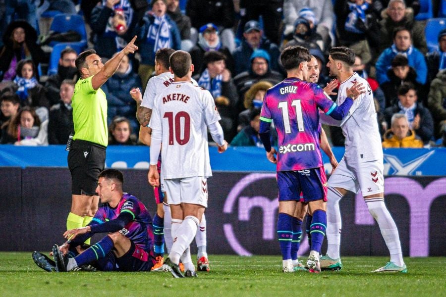 El Eibar se impone en casa del líder