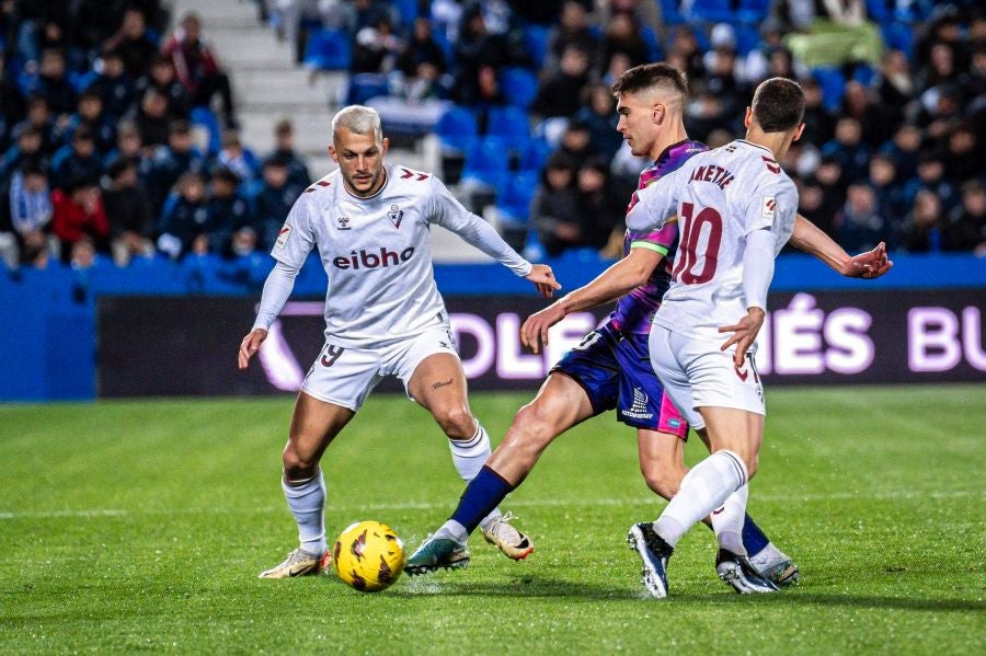 El Eibar se impone en casa del líder