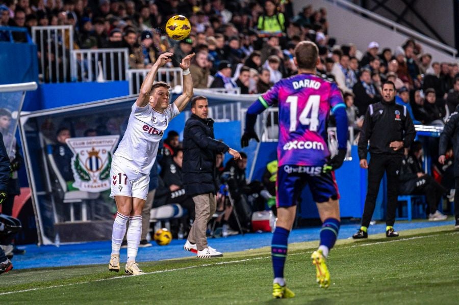 El Eibar se impone en casa del líder
