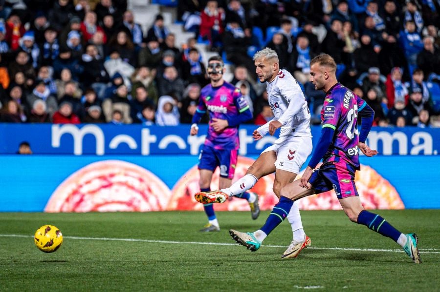 El Eibar se impone en casa del líder