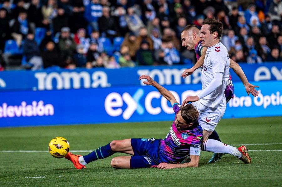 El Eibar se impone en casa del líder