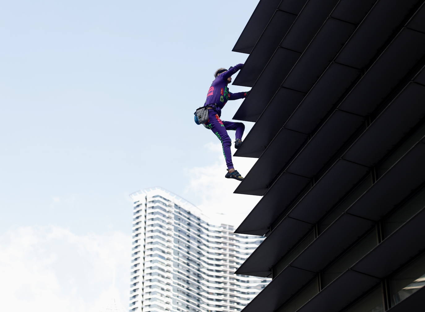 El &#039;Spiderman&#039; francés escala un rascacielos en Manila de 217 metros