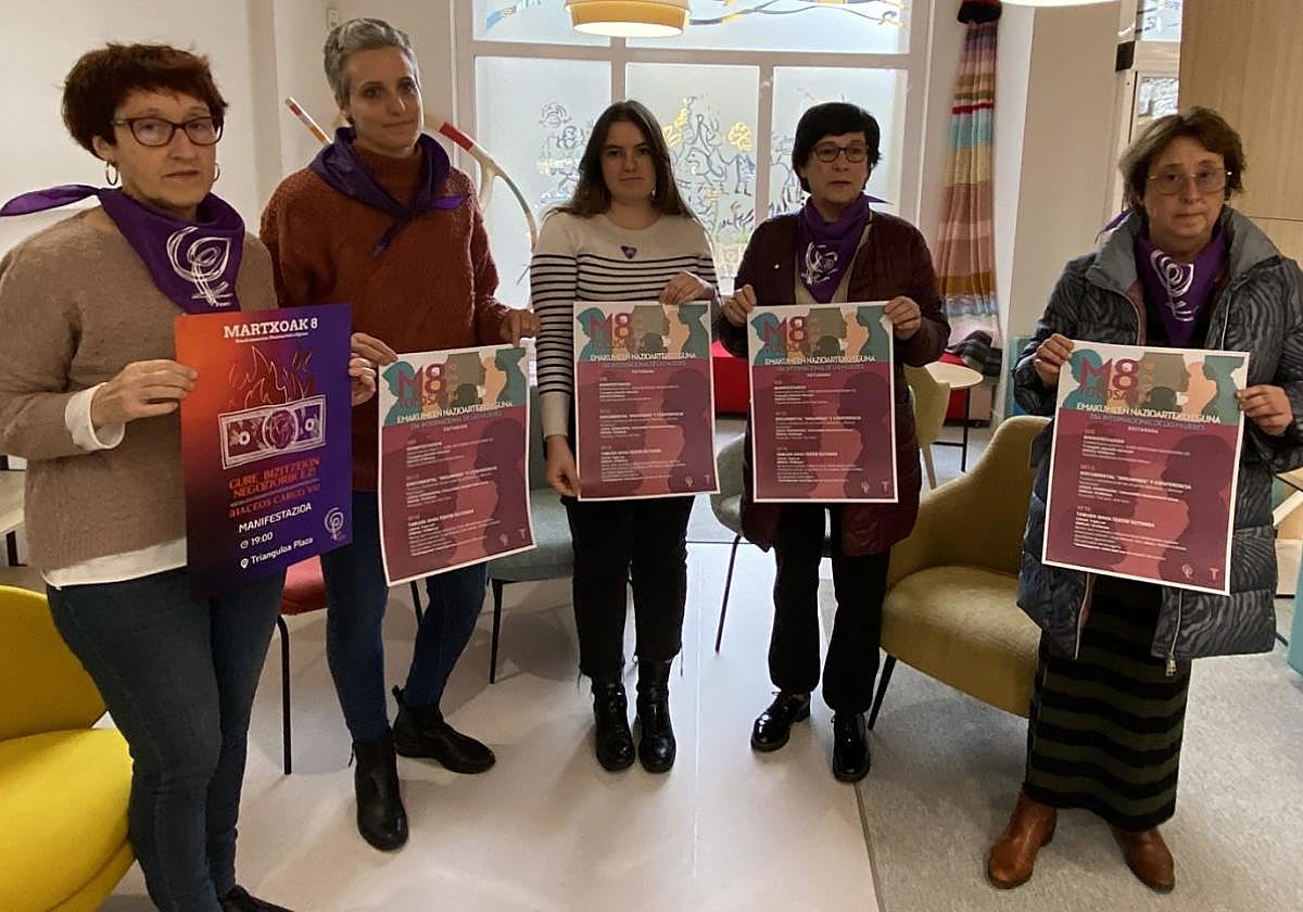 Representantes municipales y agentes participantes en la programación, ayer en la presentación del cartel realizada en Andragora.