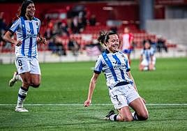 Amaiur y Andreia celebran el gol que ponía por delante a la Real Sociedad.