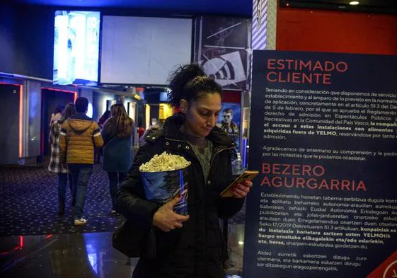 Yelmo Films ha sido sancionada con 30.001 euros por no permitir introducir comida o bebida adquirida en el exterior del cine