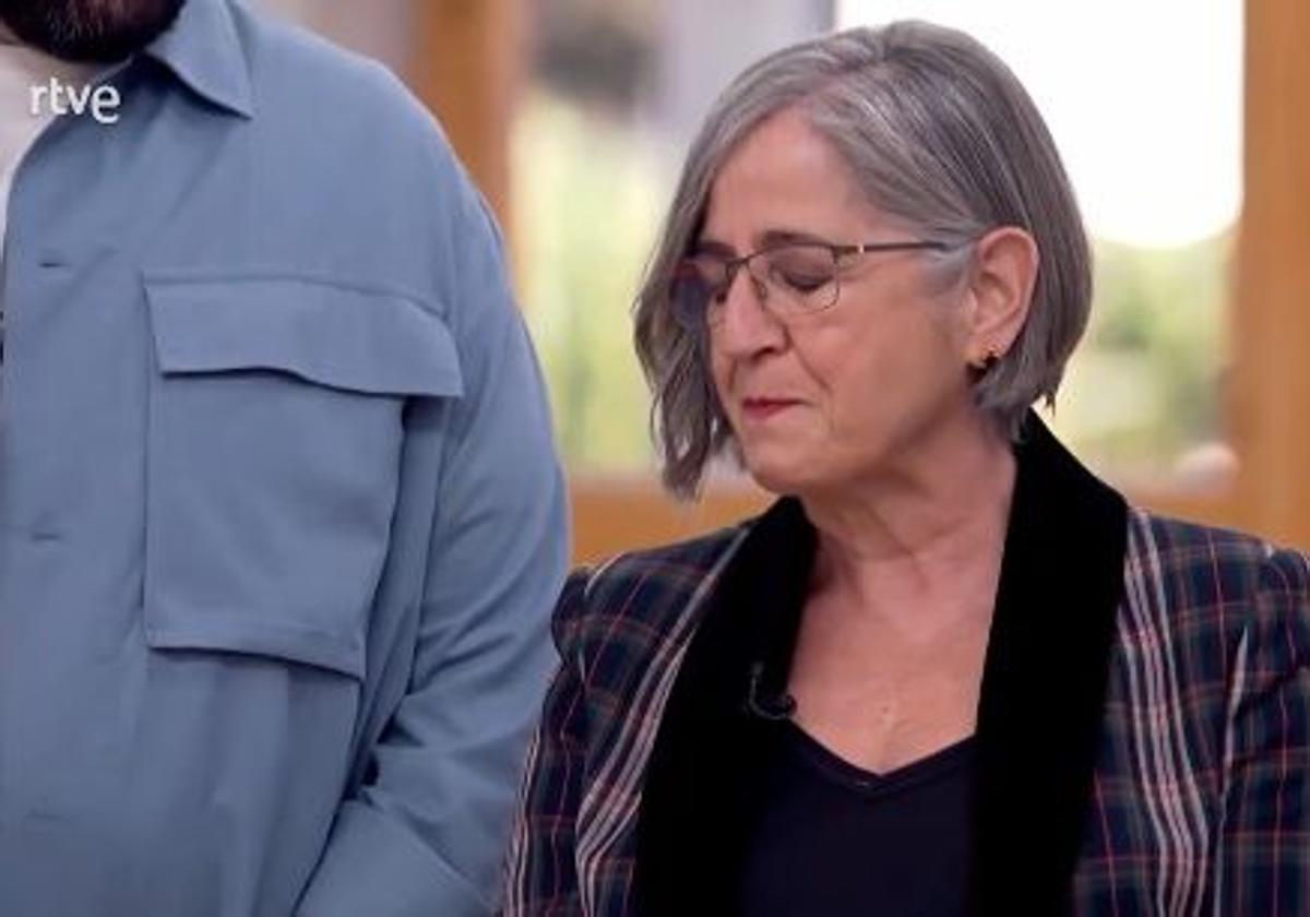 Eva Arguiñano, emocionada al recordar a su madre Pepi Urkiola que sufrió el bombardeo de Gernika.