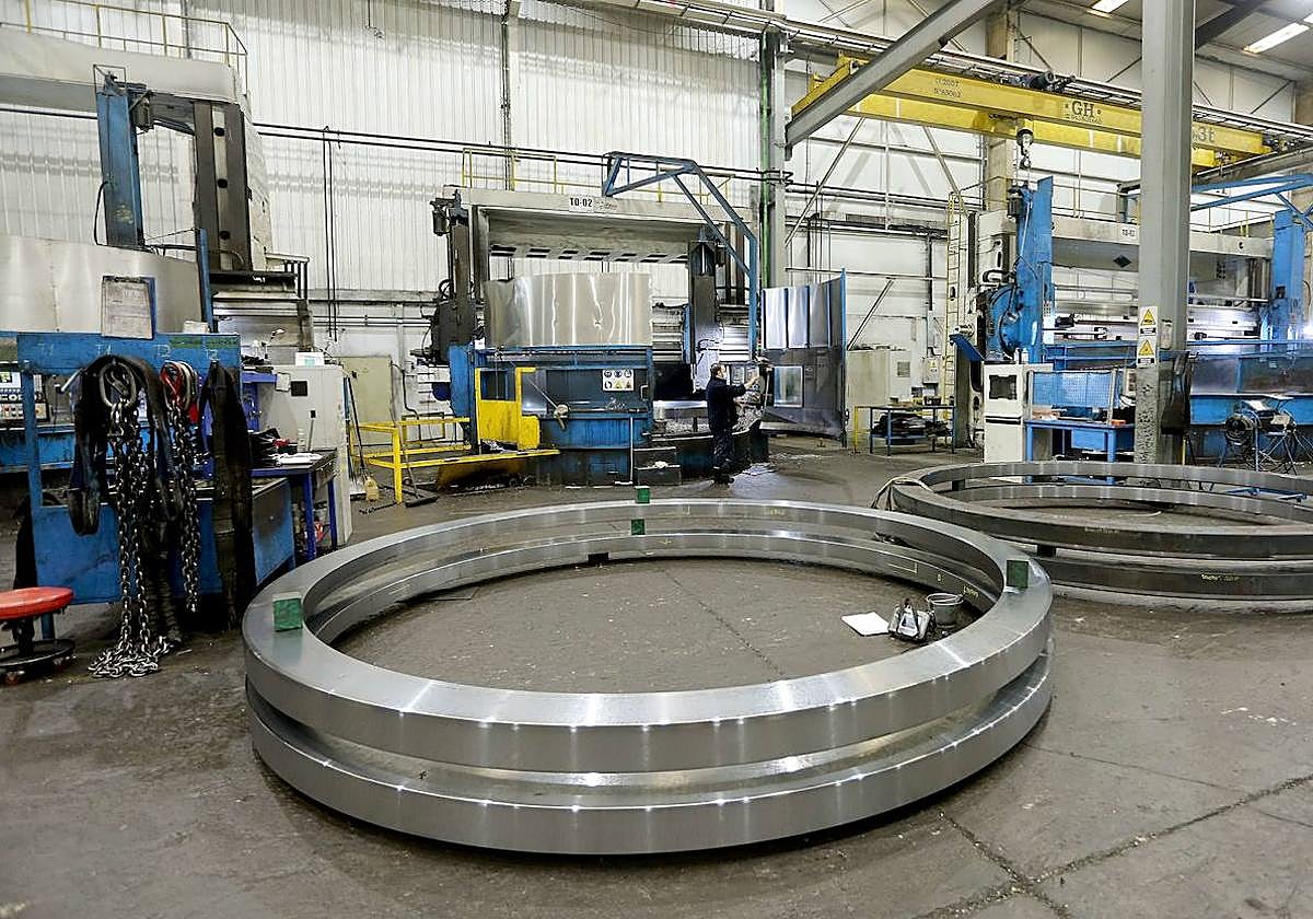 La producción industrial ha caído respecto a diciembre y ha mejorado en términos interanuales.