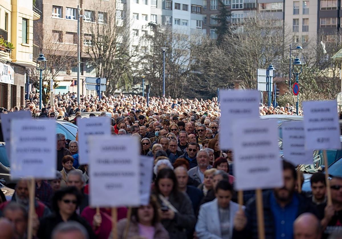 Las plataformas que firman el comunicado sobre la línea E15 se han manifestado en más de una ocasión por otras cuestiones sociales.