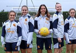 Jugadoras de la Real posan en Zubieta para este periódico.