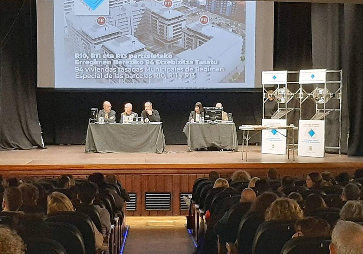 Un momento del sorteo del pasado miércoles en el Modelo Aretoa, con mucho público asistente.