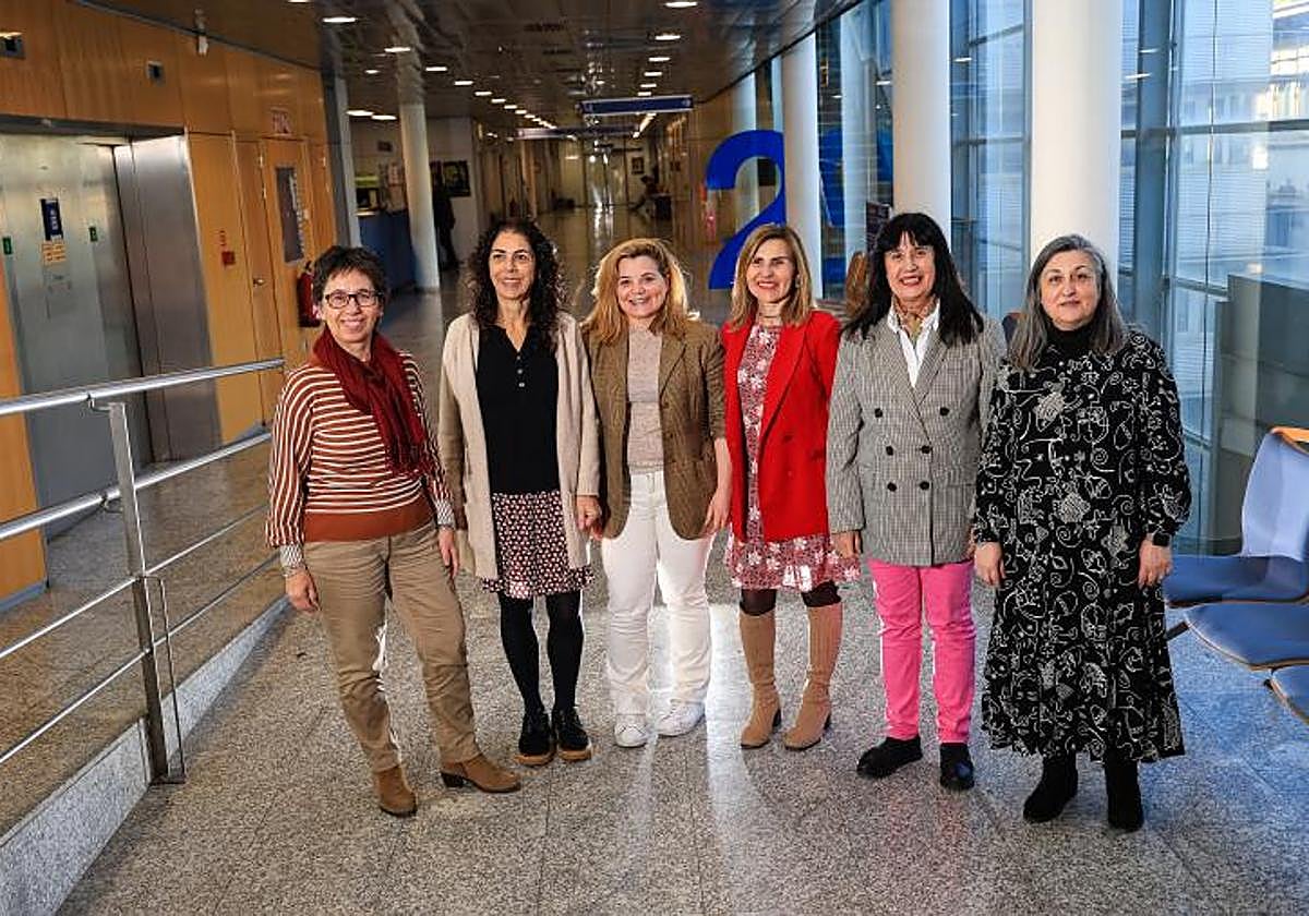 El equipo de funcionarias de la Fiscalía de Menores con la fiscal Mercedes Bautista.