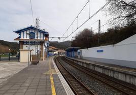 La actual estación de Zumaia se verá ampliada para acoger las nuevas cocheras.