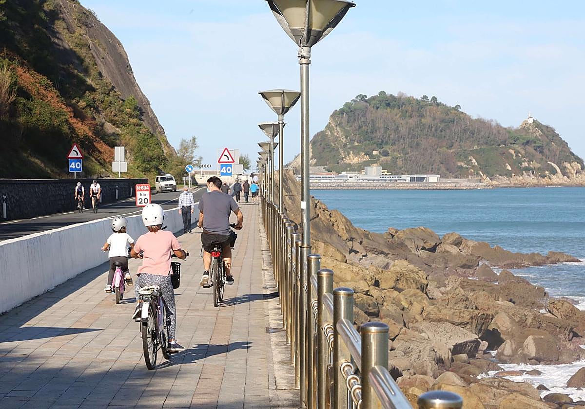 El paseo peatonal entre Zarautz y Getaria se reabrirá esta tarde, pero no la carretera.