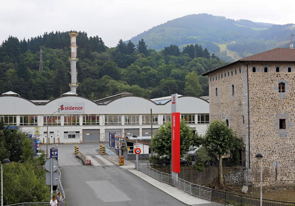 Exterior de la fábrica de Sidenor en Azkoitia.