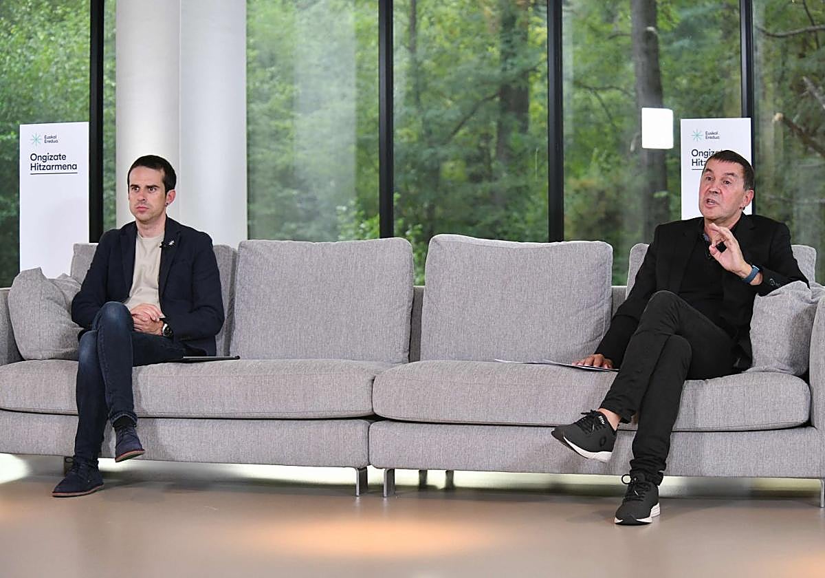 Tándem. Otxandiano y Otegi, en un reciente encuentropreelectoral.