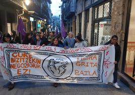 La moviización tuvo lugar en Hernani por la tarde, partiendo tras la pancarta desde Plaza Berri.