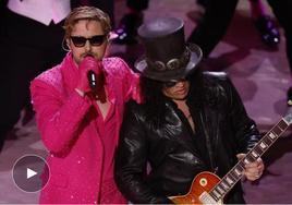 Gosling y Slash, en un momento de la actuación.