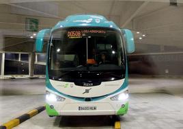 Autobús en la estación de autobuses de San Sebastián con destino a Loiu.