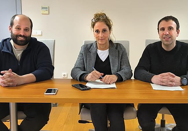 La presidenta de la Mancomunidad, Dorleta Elkorobarrutia, junto al responsable de Hacienda, Gorka Artola, y el vicepresidente de este órgano, Xabier Igartua.