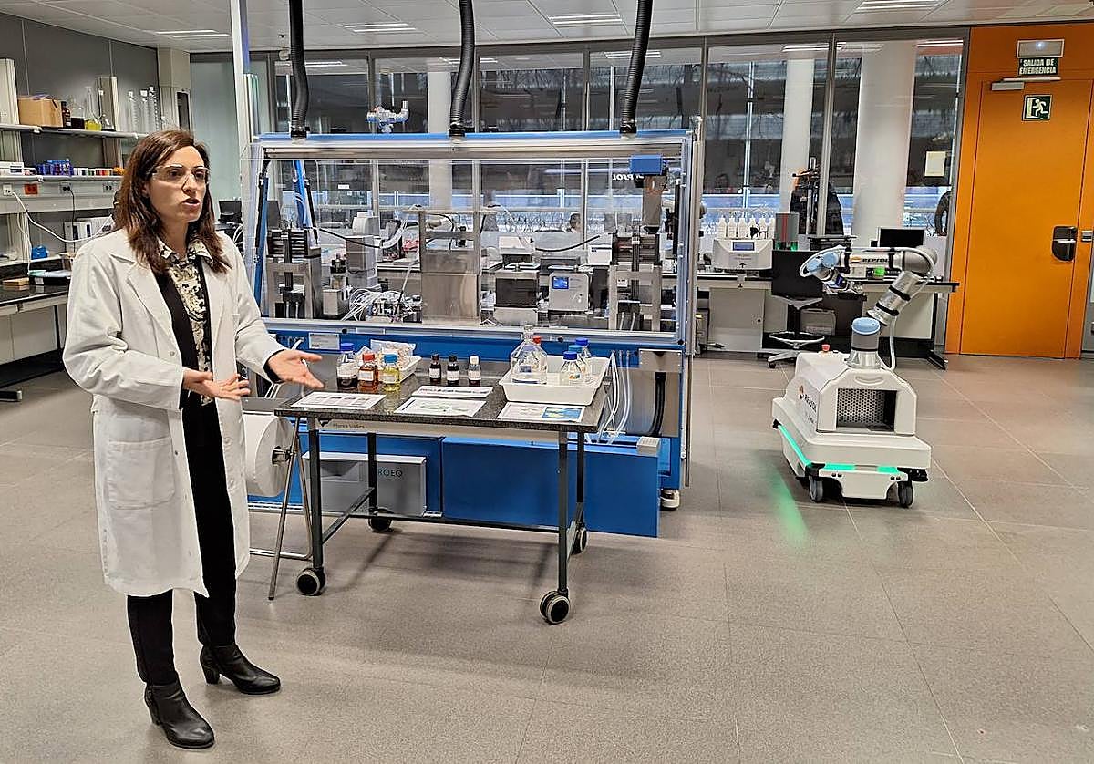 Aurora Mañas es la responsable del laboratorio que analiza agentes como el aceite para producir carburantes renovables.