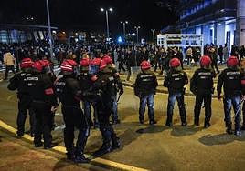 Dispositivo de seguridad de la Ertzaintza en los aledaños de Anoeta donde resultó herida la mujer.