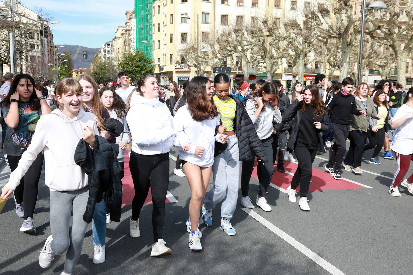 Ehundaka ikasle Gazte Korrikarekin gozatzen