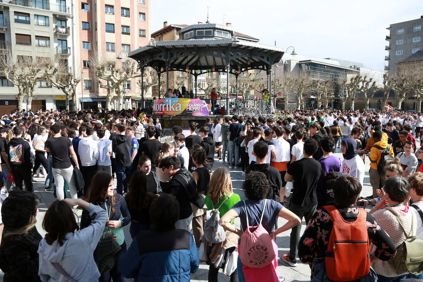 Ehundaka ikasle Gazte Korrikarekin gozatzen