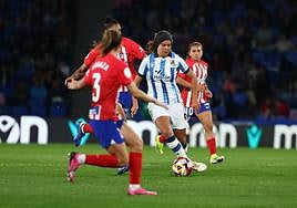 Gaby persigue a Jacinto.