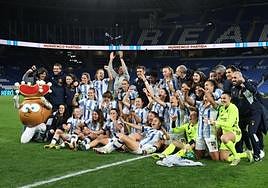 Las jugadoras de la Real celebran el pase a la final.