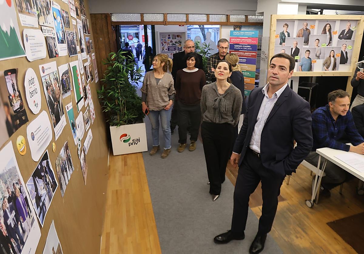 Imanol Pradales en el nuevo espacio que el PNV ha abierto en Donostia.