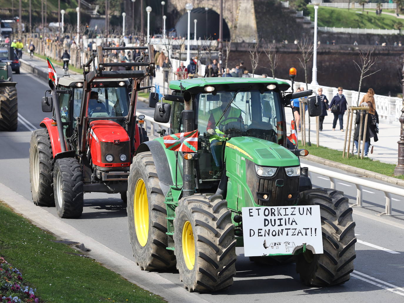 Tractorada a su paso por La Concha el pasado 1 de marzo