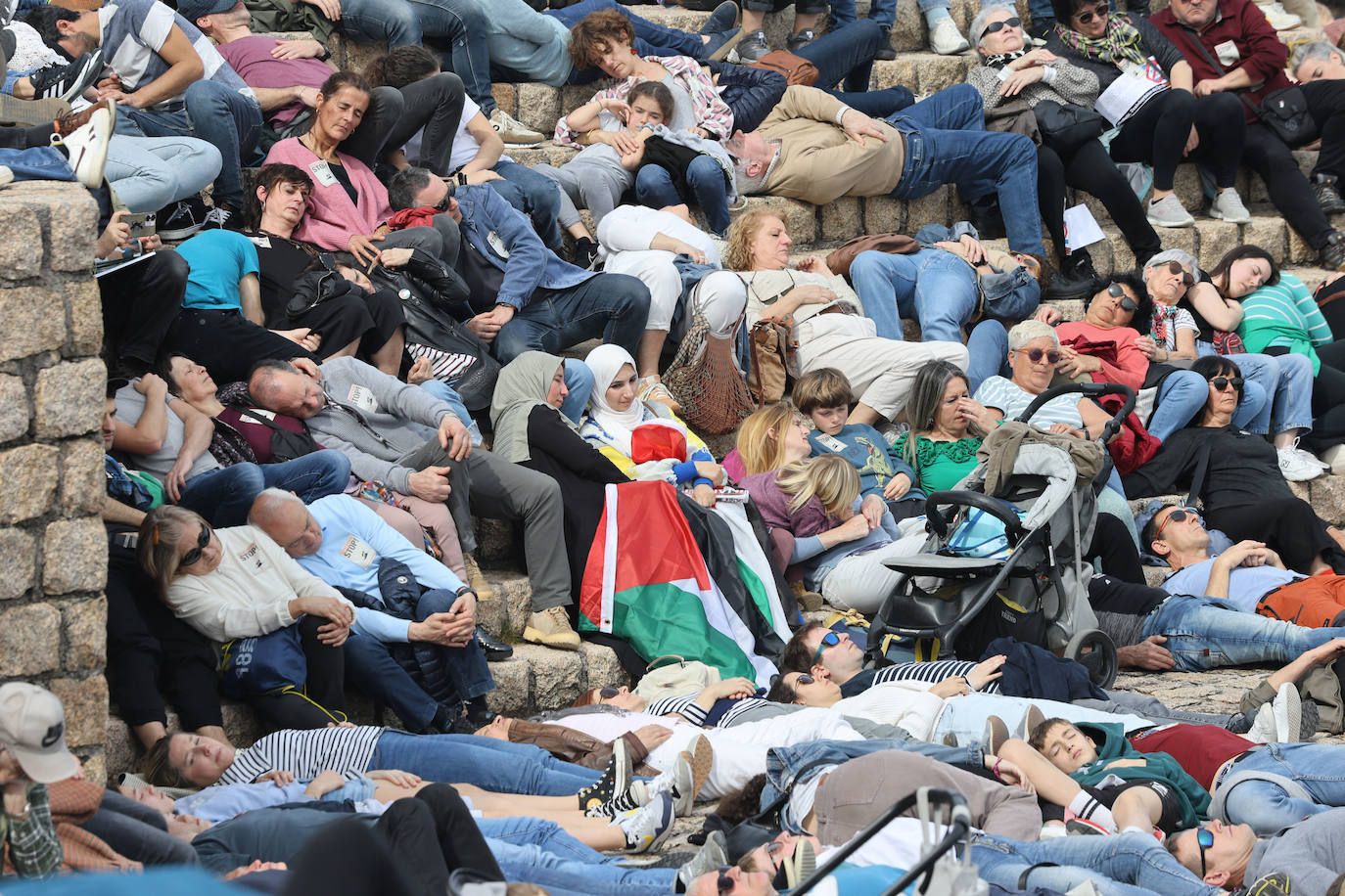 Multitudinaria marcha para denunciar el genocidio en Palestina