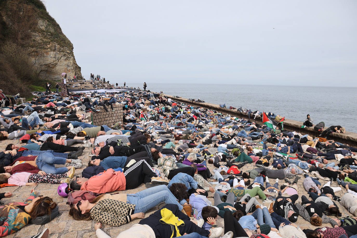 Multitudinaria marcha para denunciar el genocidio en Palestina