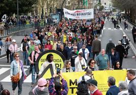 La marcha contra el racismo ha partido desde Pasaia y ha finalizado en Donostia enAlderdi Eder.