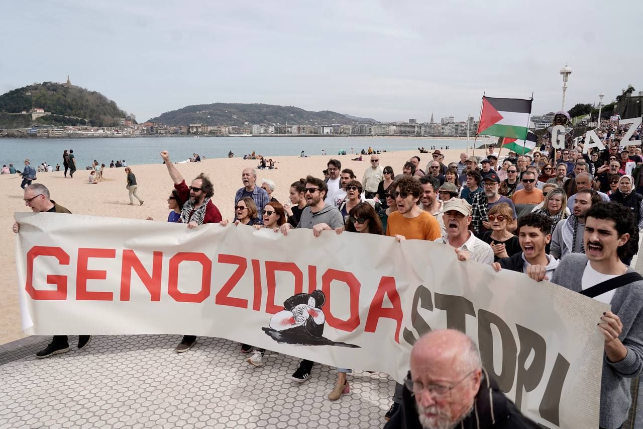 Multitudinaria marcha para denunciar el genocidio en Palestina