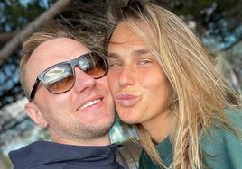 Koltsov y Sabalenka en una foto reciente de la tenista en sus redes.