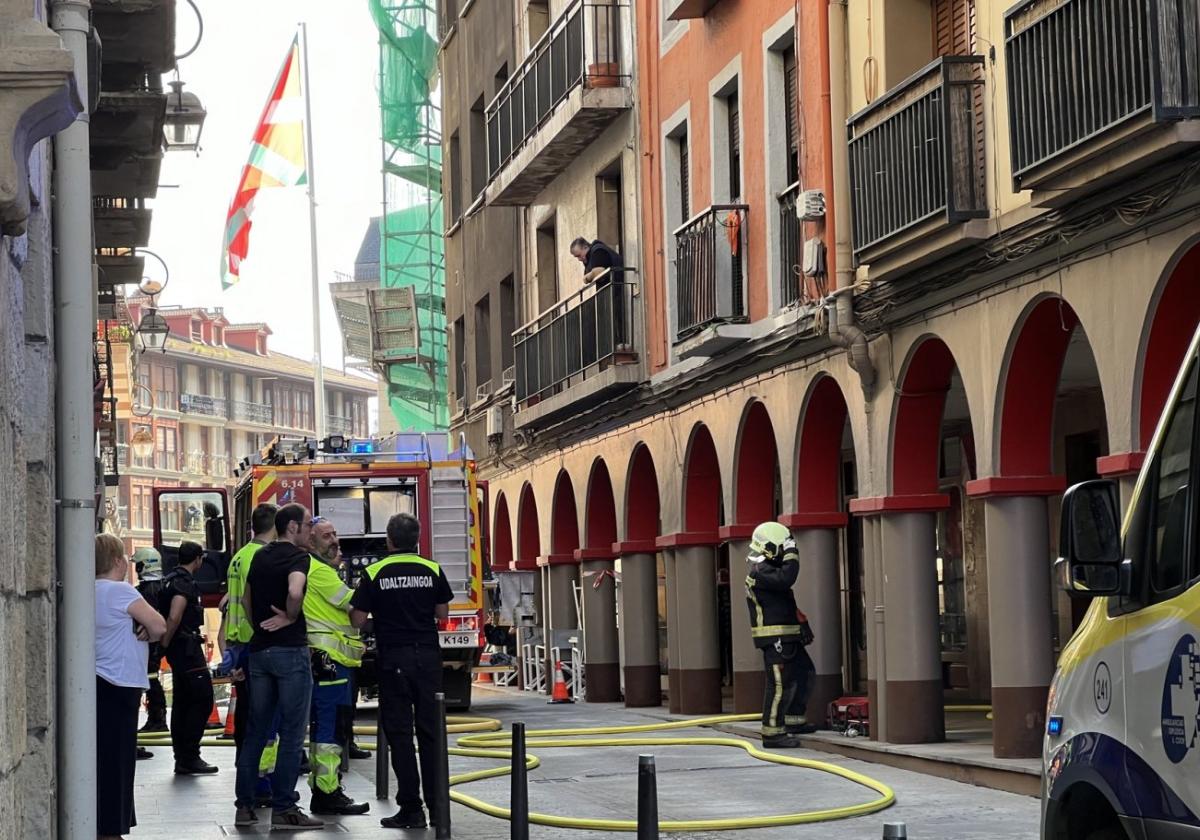 Intervención de los bomberos y la Policía Municipal en la zona.