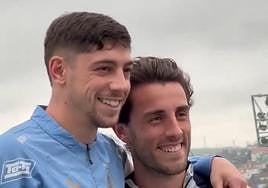 Fede Valverde y Álvaro Odriozola han tenido un cariñoso reencuentro en las instalaciones de Zubieta.