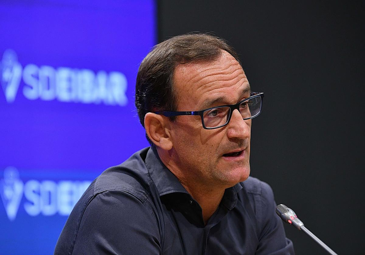 Joseba Etxeberria en rueda de prensa.