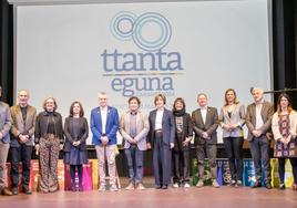 Los participantes de la primera edición del Ttanta Eguna de Zarautz, al final de la jornada celebrada el jueves en el Modelo.