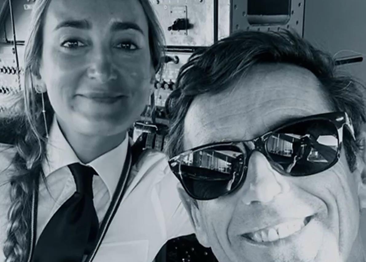 Imagen secundaria 1 - La despedida de Lucía Pombo y el piloto Iñaki Tolosa: «Últimos días volando con quien una vez me cogió de la mano y jamás me ha soltado»