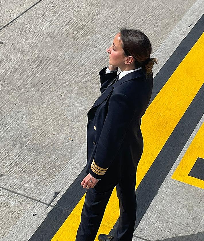 Imagen secundaria 2 - La despedida de Lucía Pombo y el piloto Iñaki Tolosa: «Últimos días volando con quien una vez me cogió de la mano y jamás me ha soltado»