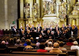 Los cantores del Betiko Ametsa interpretaron ayer por la tarde en la iglesia del Juncal su repertorio.