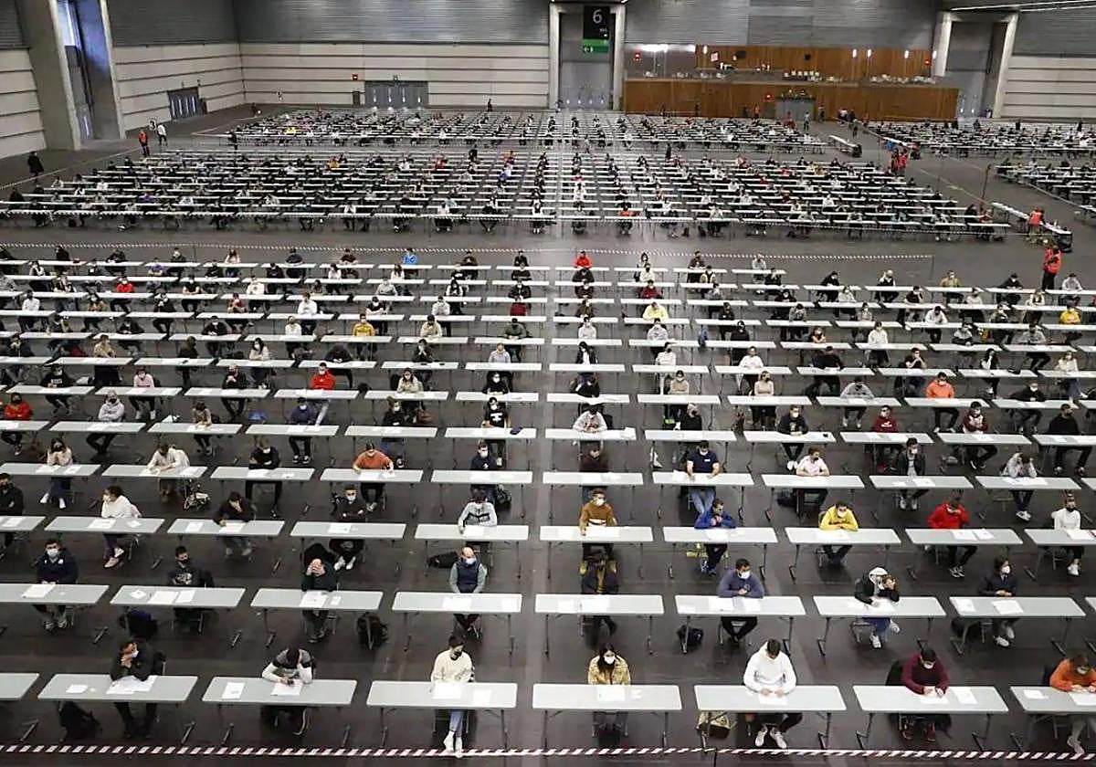 Las oposiciones convocadas no son suficientes para rebajar la elevada interinidad en el sector público vasco.